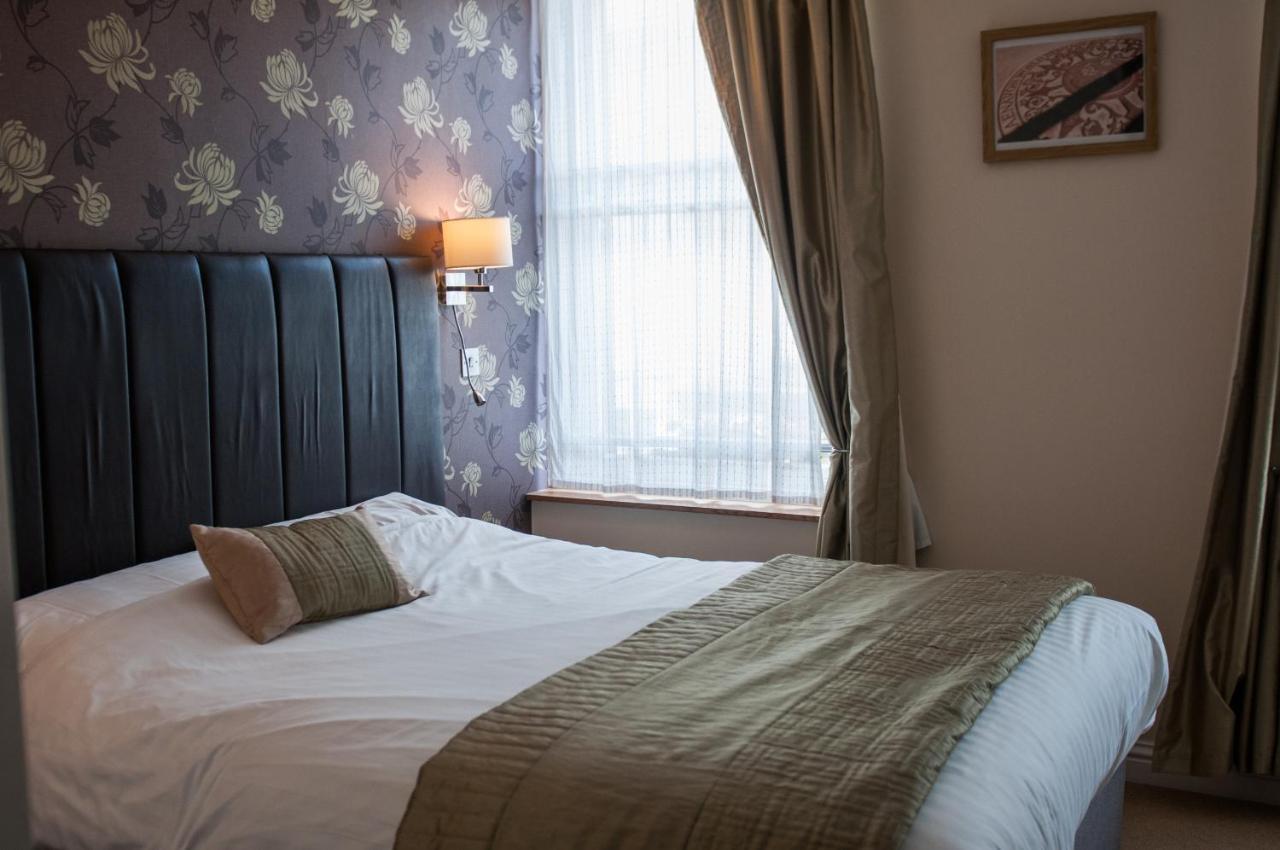 The Lion Hotel Blaenavon Esterno foto